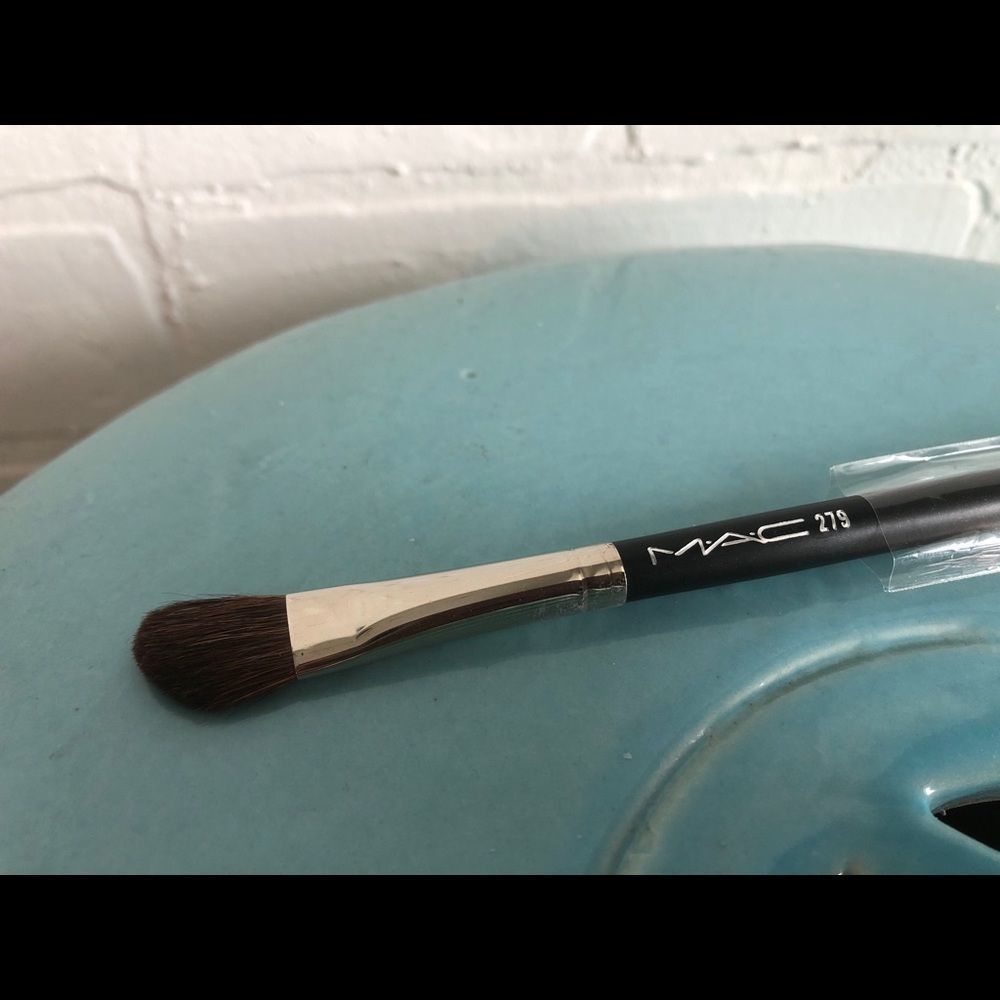 Mac cosmetics #279 brush - new